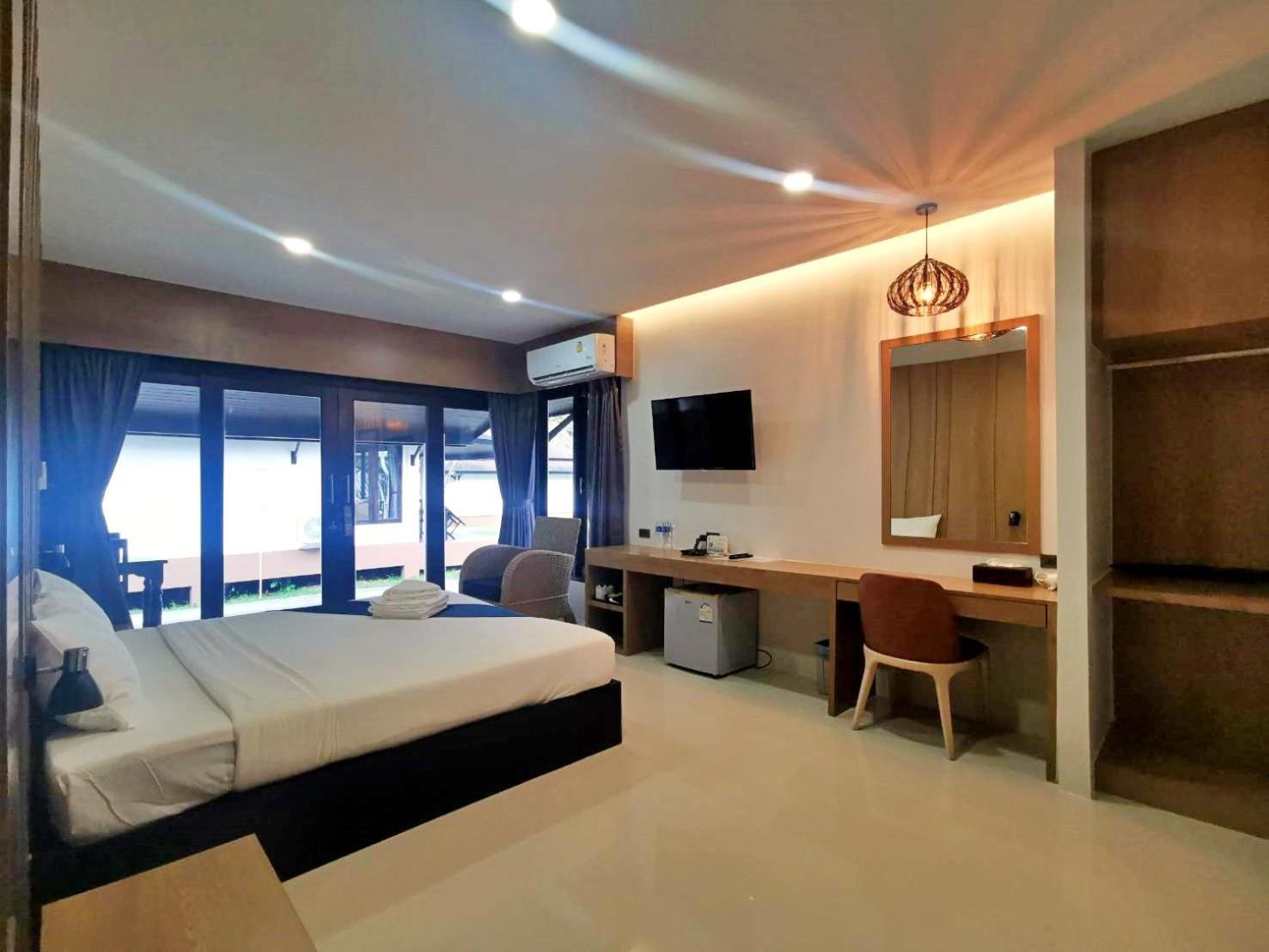Pathiu Nana Beach Hotel & Resort מראה חיצוני תמונה