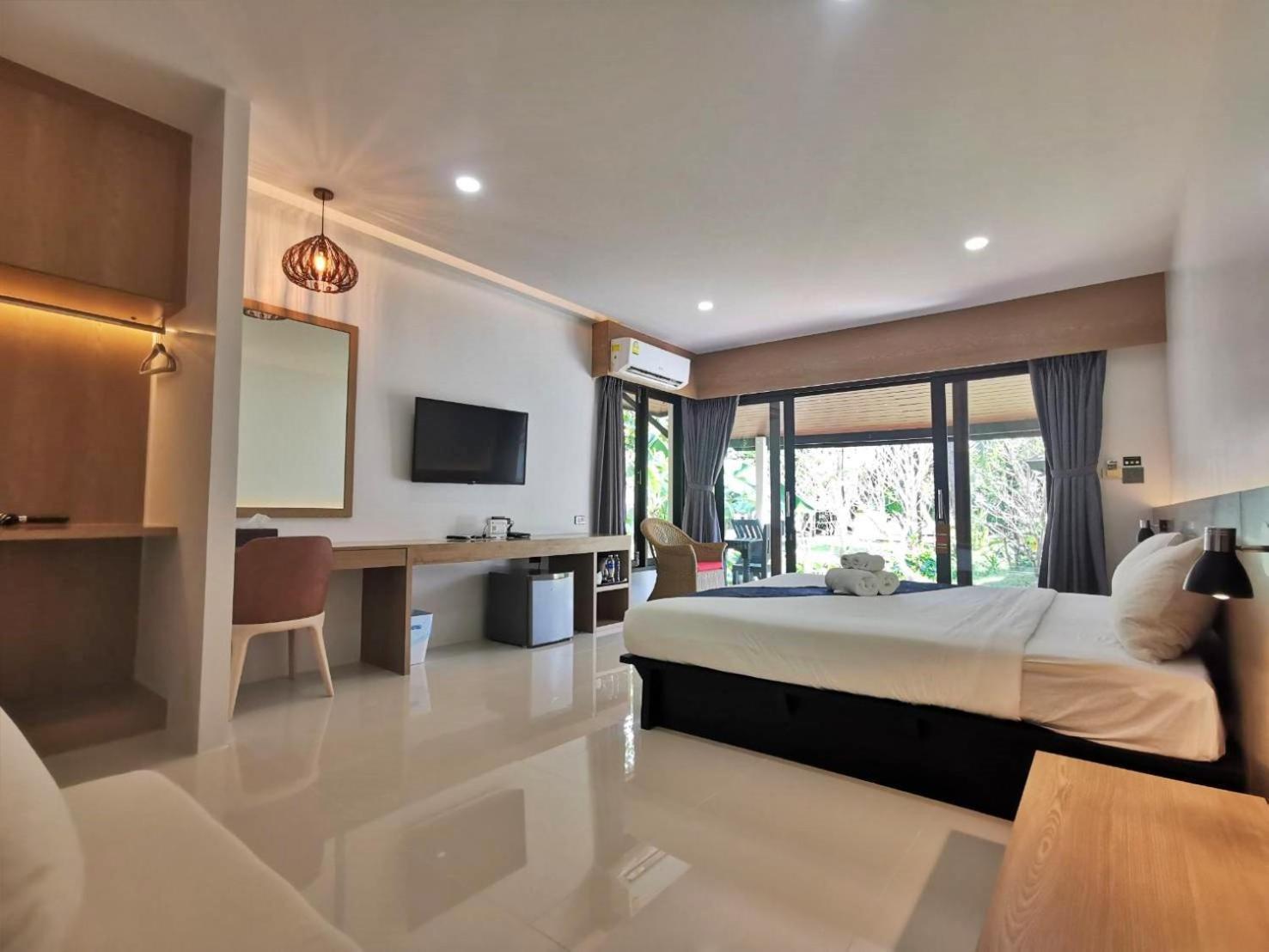 Pathiu Nana Beach Hotel & Resort מראה חיצוני תמונה