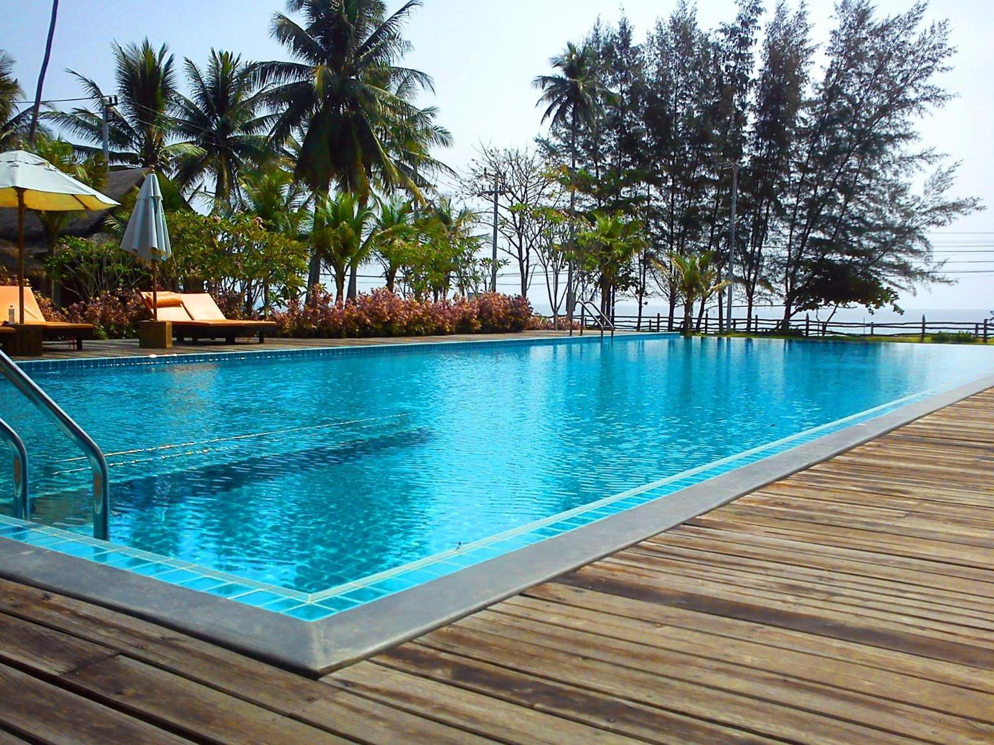 Pathiu Nana Beach Hotel & Resort מראה חיצוני תמונה
