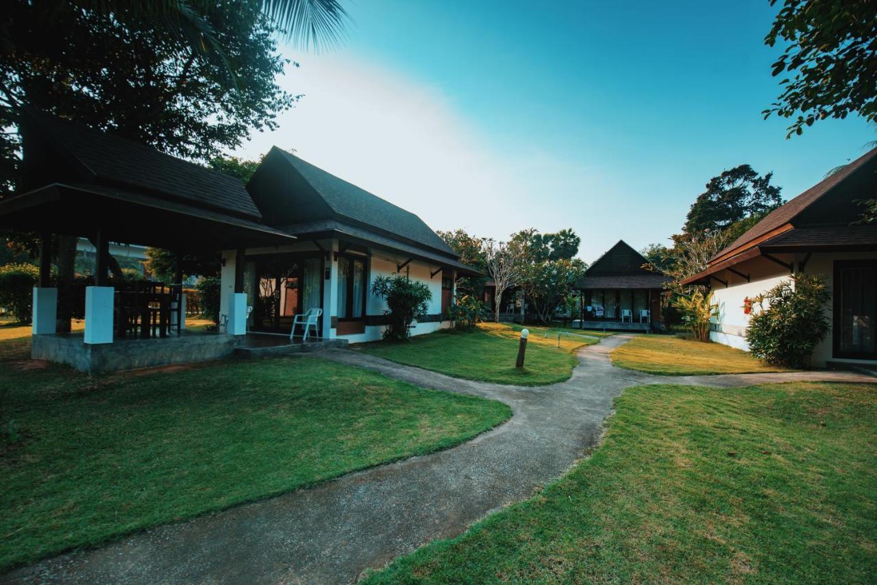 Pathiu Nana Beach Hotel & Resort מראה חיצוני תמונה