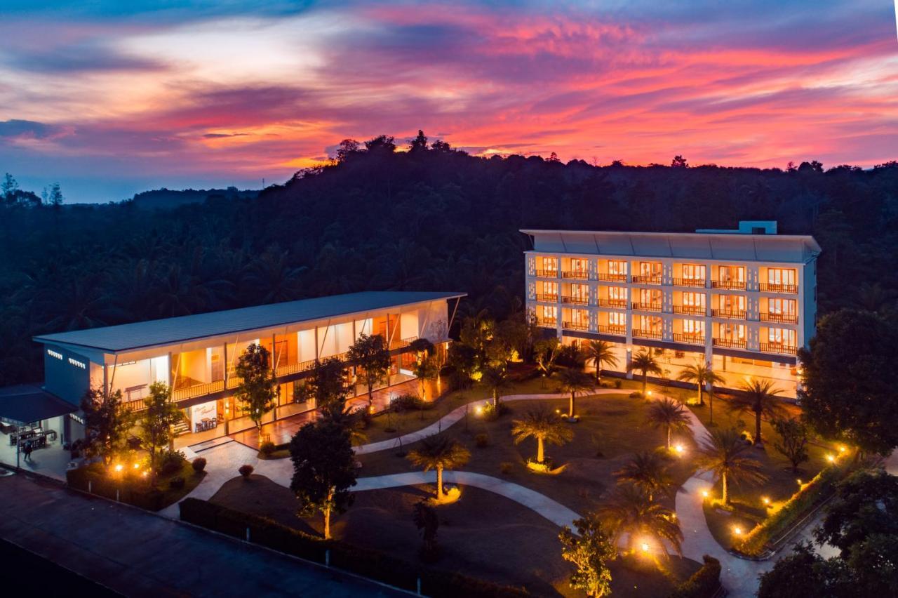 Pathiu Nana Beach Hotel & Resort מראה חיצוני תמונה